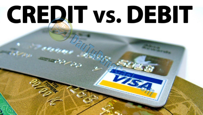 the-tin-dung-credit-card-va-the-ghi-no-debit-card-la-gi
